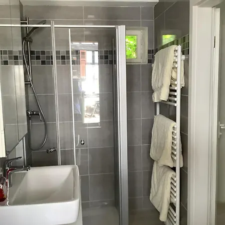 Bachgefluester 2,5 Zimmer Mit Offline- Terrasse Und Grillplatz דירה סיהיים-יוגנהיים